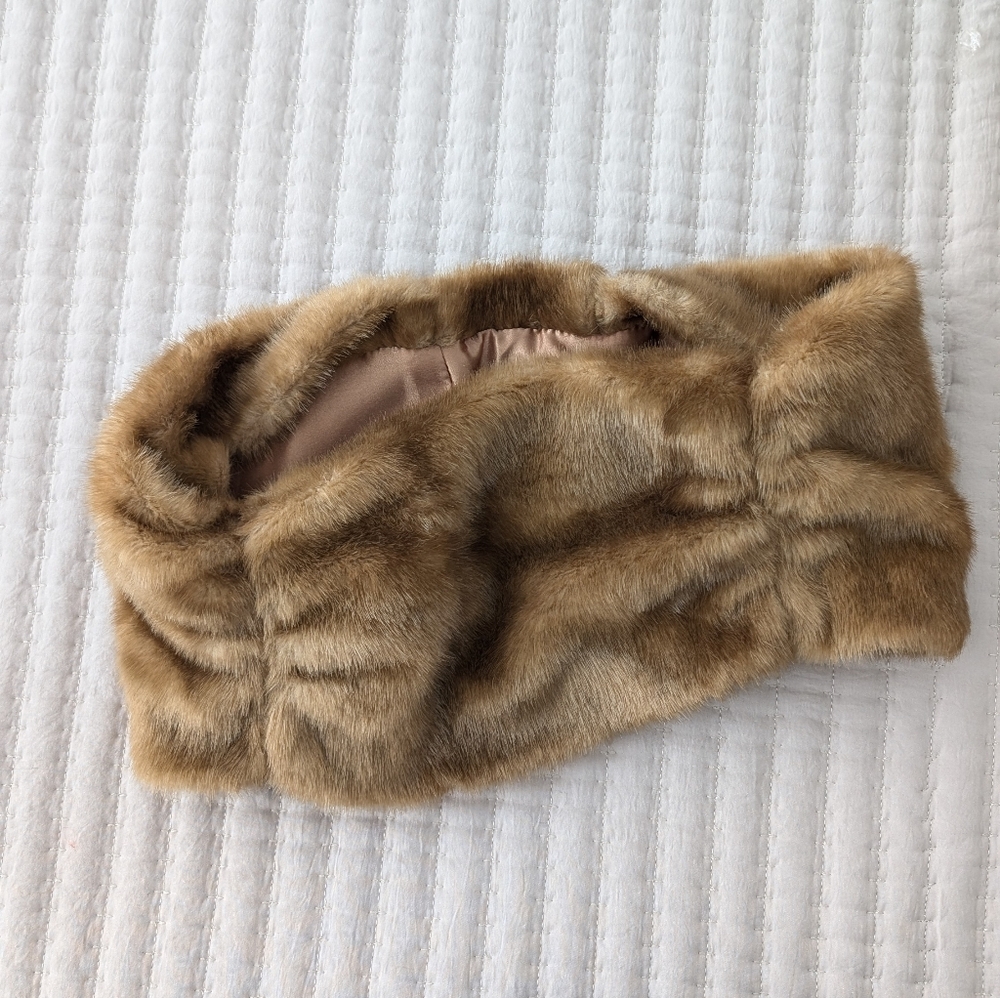 GUC Calvin Klein Faux Fur Neck Scarf in Tan